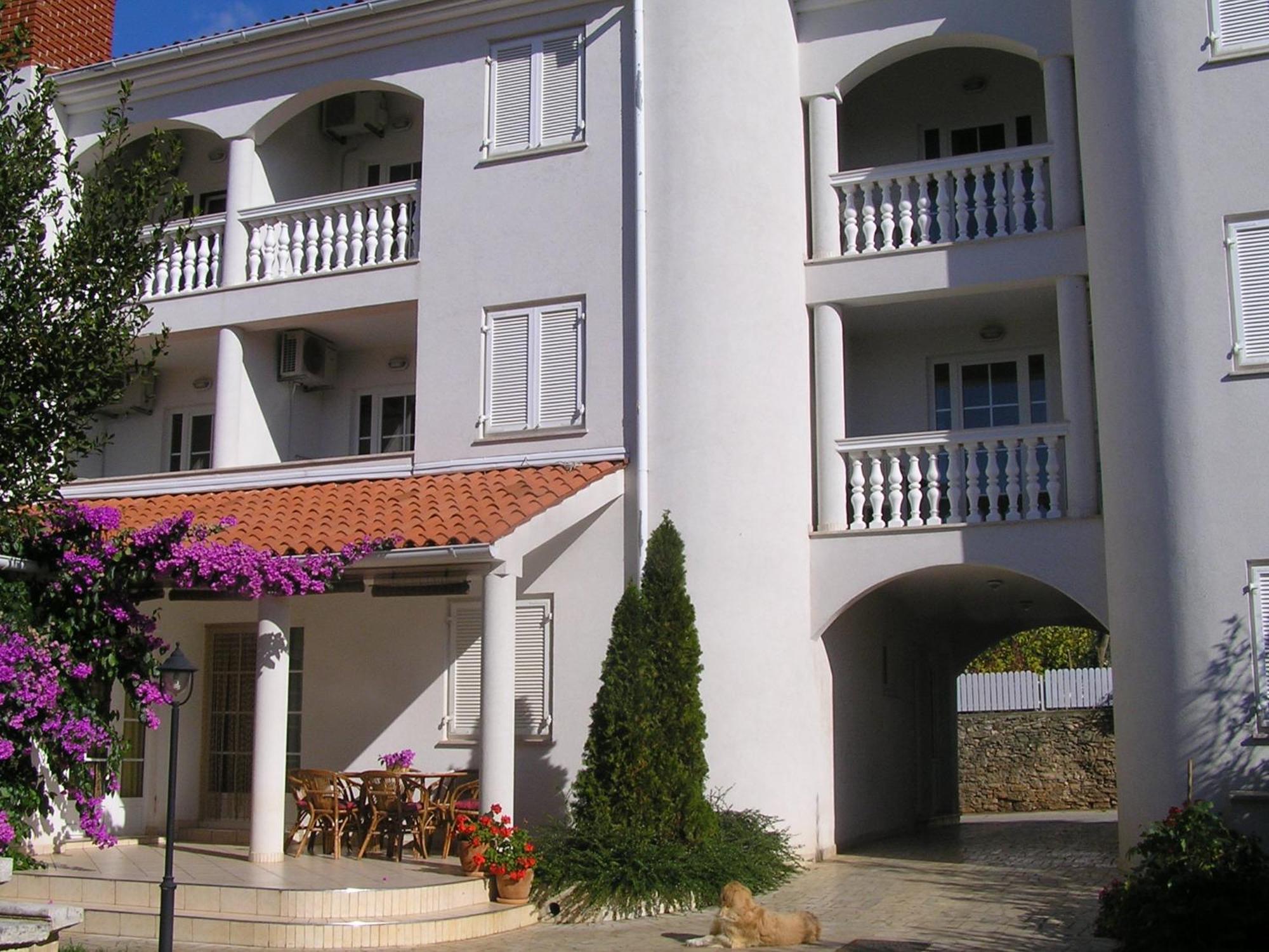 Paloma Blanca 1 Apartment *